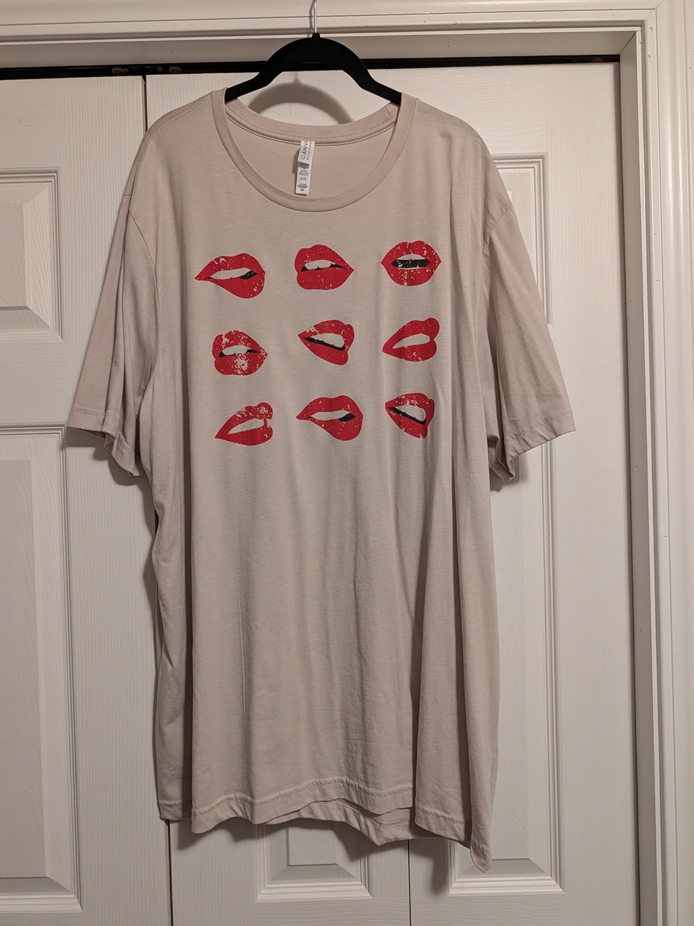 Unisex Beige Graphic Tee with Red Lip Print